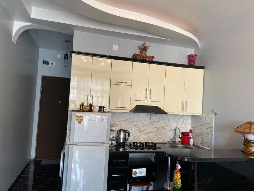 Apartment Vaja Fshavela N16 Batum Dış mekan fotoğraf